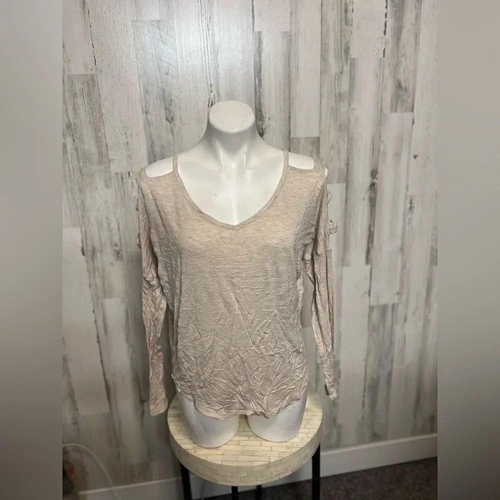 Tan blouse - Picture 1 of 6